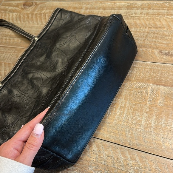 COACH Authentic Patent Leather Black Shoulder Bag - Picture 11 of 17